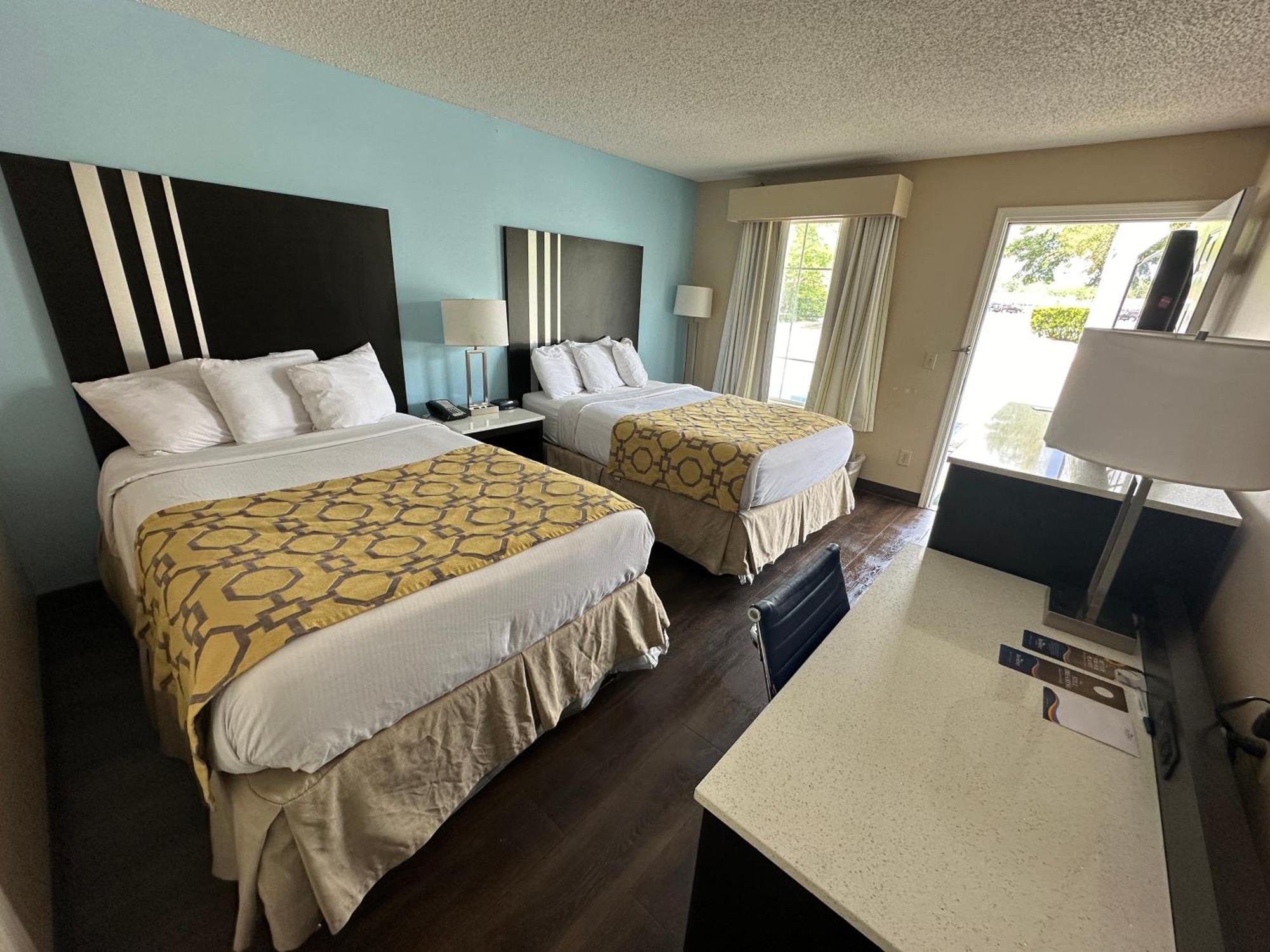 Baymont By Wyndham Motel