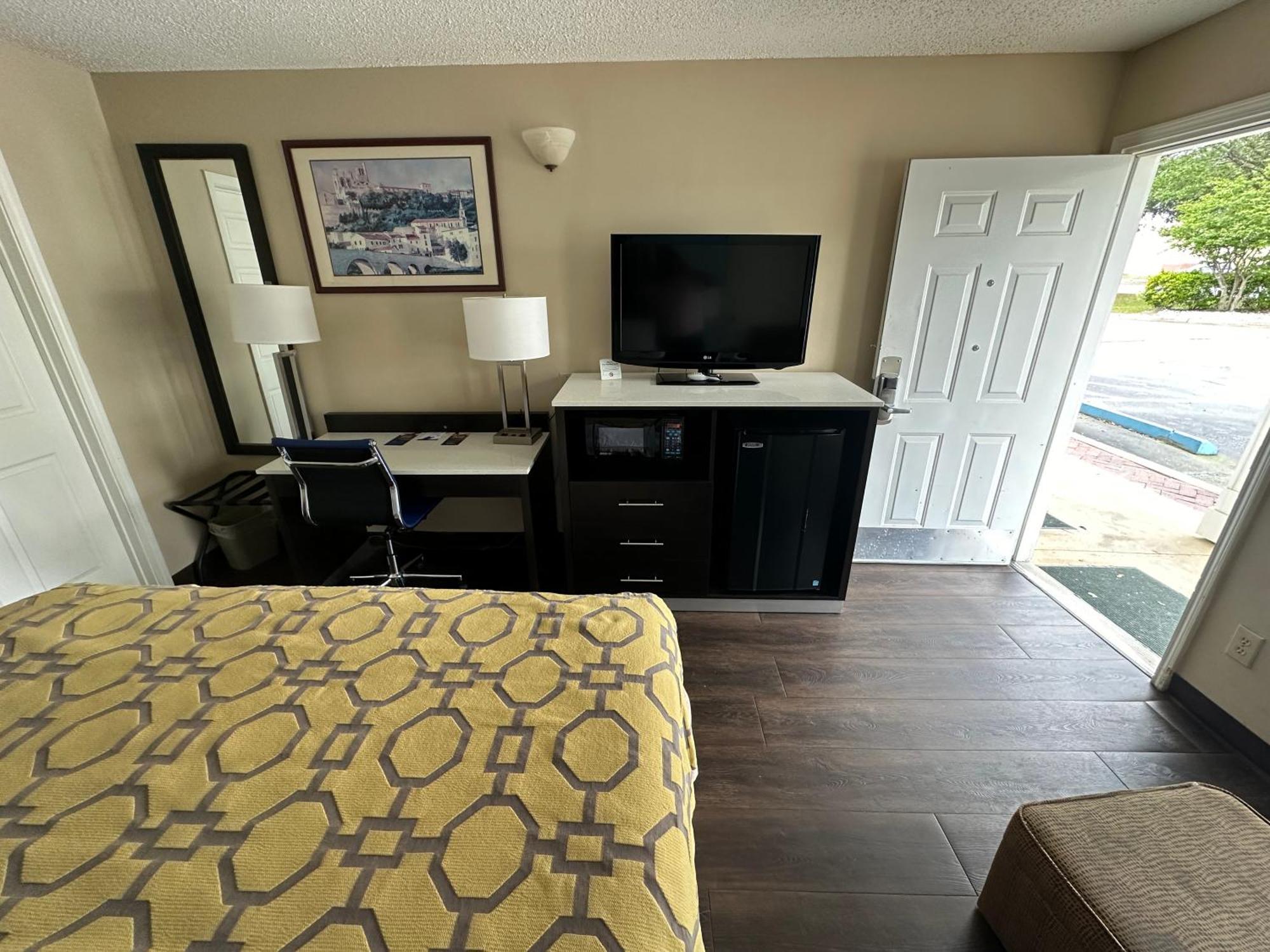 Baymont By Wyndham Motel