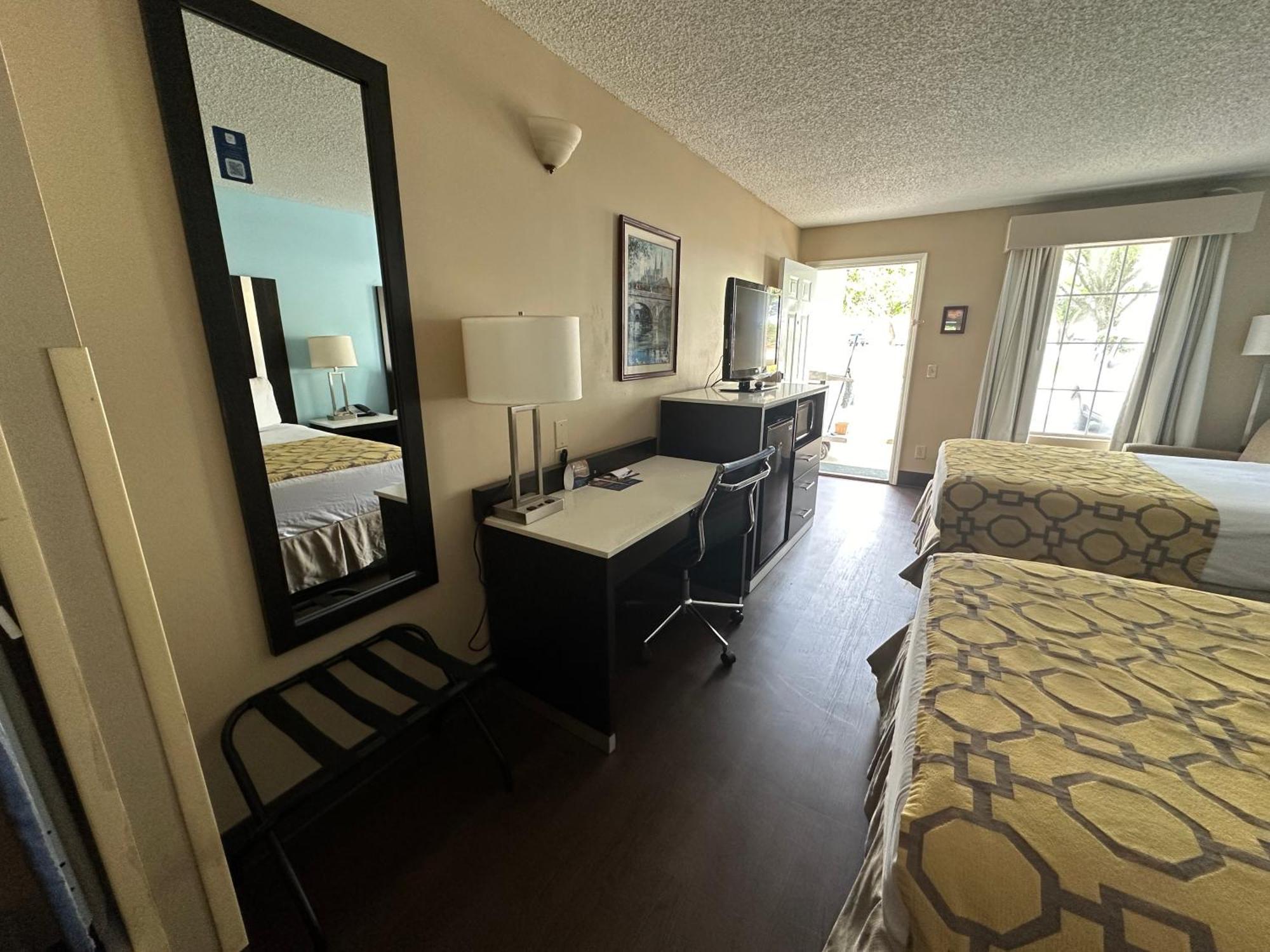 Baymont By Wyndham Motel